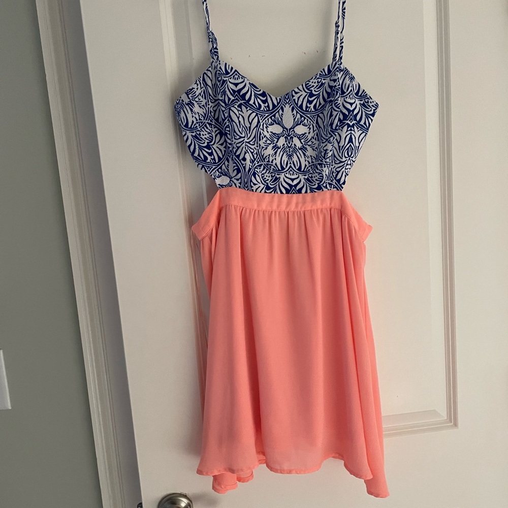 Very flattering dress